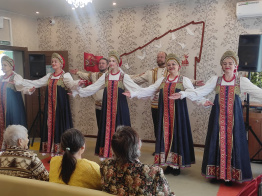 Поздравление от артистов народного ансамбля песни «Раздолье»